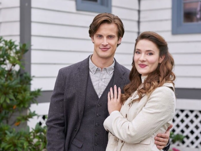 Jesse (Aren Buchholz) and Clara (Eva Bourne) from Hallmark Channel's When Calls the Heart.