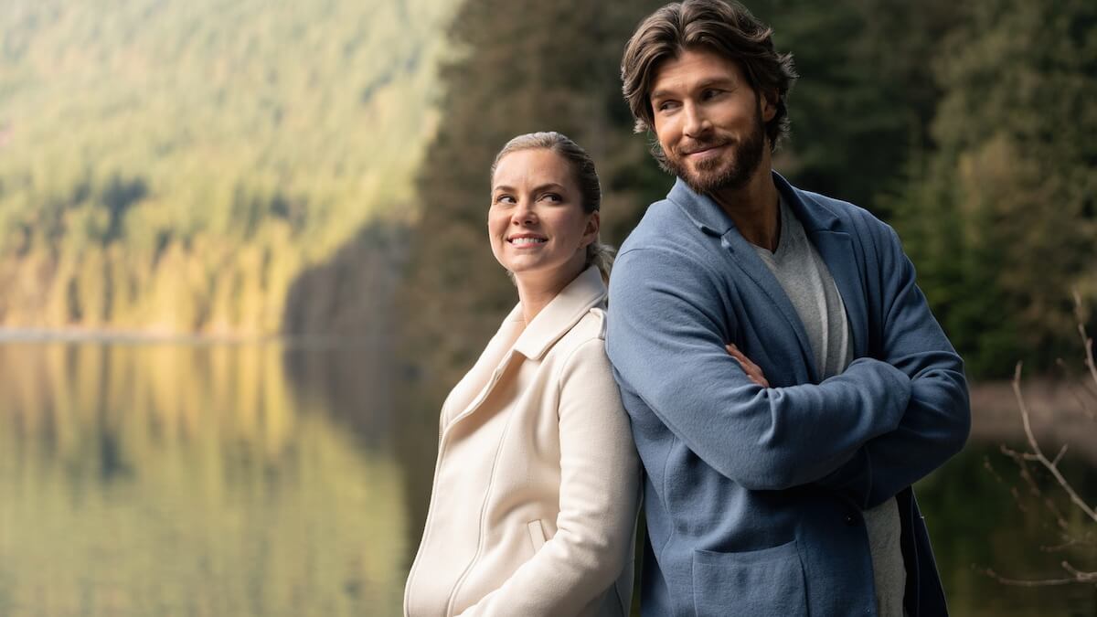 The Hallmark Channel movie Warming Up to You stars Cindy Busby and Christopher Russell