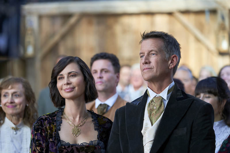 New Hallmark Christmas movie will feature a cameo by Good Witch stars James Denton and Catherine Bell