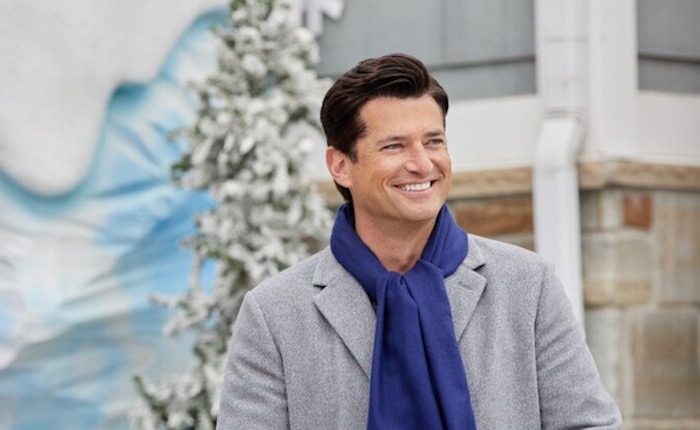 Wes Brown and Lacey Chabert star in new Hallmark movie Haul Out the Holly: Lit Up